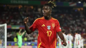 أتلتيك بلباو يقطع الطريق على برشلونة ويجدد عقد نيكو ويليامز حتى 2035