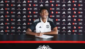 مانشستر يونايتد يضم المهاجم الفرنسي إنزو كانا بييك