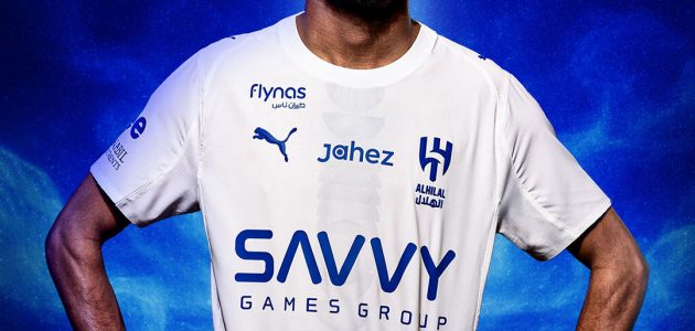 الهلال يكشف عن قميصه الرسمي لموسم 2025-2026 بتصميم مستوحى من تراث نجد