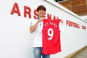 بارك يونغ يجدد عقده مع العين الإماراتي حتى نهاية موسم 2026