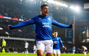 اجتماع حاسم يحدد مستقبل حمزة إيكمان مع رينجرز وسط اهتمام أوروبي متزايد